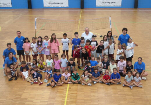 O campamento multideporte estreose no programación de verán cunha excelente acollida