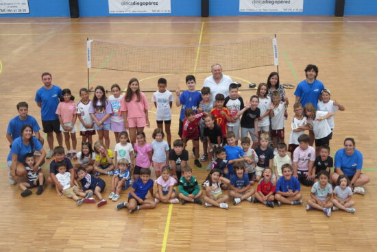 O campamento multideporte estreose no programación de verán cunha excelente acollida