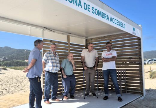 Carballo presenta os novos servizos das praias: unha aposta pola accesibilidade universal, a limpeza manual e a protección medioambiental