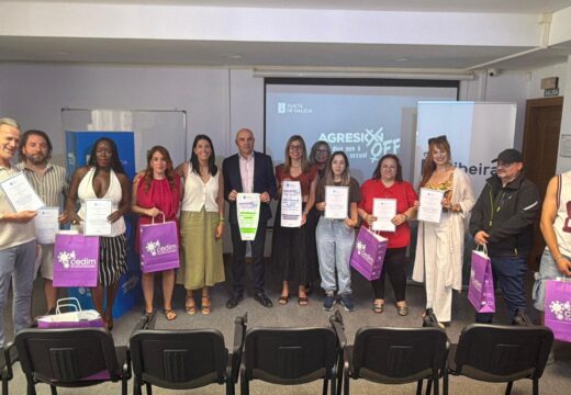Vinte establecementos hostaleiros de Ribeira fórmanse no protocolo de actuación ante a violencia sexual e LGTBIfóbica