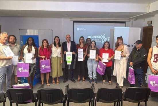 Vinte establecementos hostaleiros de Ribeira fórmanse no protocolo de actuación ante a violencia sexual e LGTBIfóbica