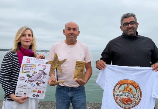 A terceira xuntanza de esculturas de area iníciase na praia do Porto coincidindo coas festas de Aguiño
