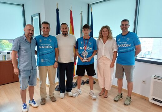 A alcaldesa recibiu no Concello ao atleta Pablo Vázquez, campión de Europa sub-18 da modalidade 2000m obstáculos.