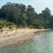 As análises de auga seguen confirmando que o porto e a praia de Santa Cruz son espazos aptos para o baño