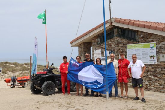 O Concello de Carballo iza as súas bandeiras azuis nunha temporada estival marcada pola posta en marcha de novos servizos para as persoas usuarias das praias