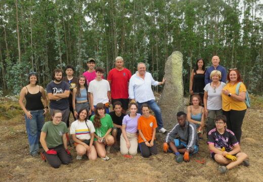 O Campo de Voluntariado Internacional pecha a súa edición deste ano coa intervención no Menhir de Erboedo