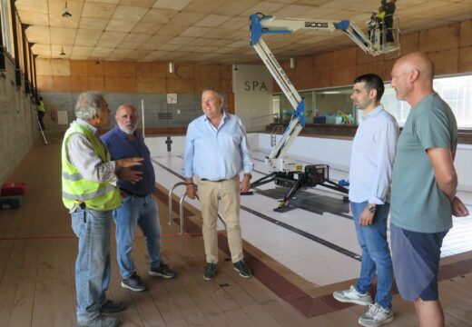 A piscina municipal encara a fase final das obras de renovación da cuberta