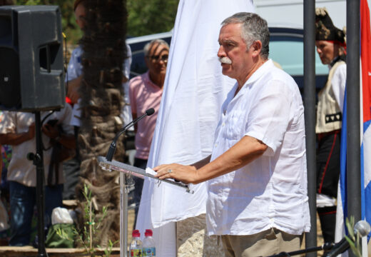 Ángel García Seoane, condecorado coa Medalla da Amizade do ICAP no centenario de Fidel Castro