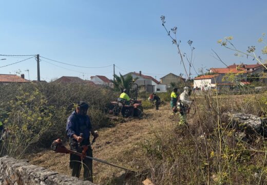O Concello de Ribeira habilita unha zona de aparcamento na contorna da praia do Prado