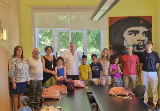 Os nenos saharauís do programa Vacacións en Paz visitan o Concello de Oleiros