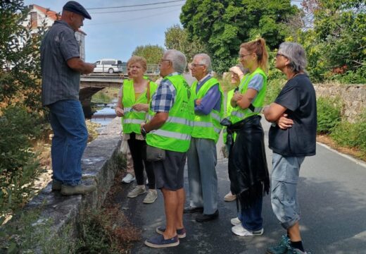 Paseos botánicos en Neda para exercitar a memoria dos maiores