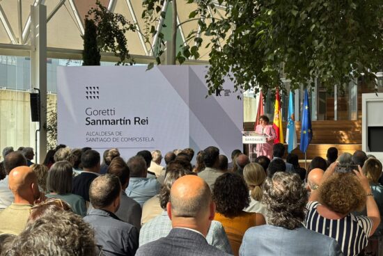 Goretti Sanmartín salienta o potencial de Santiago para acoller empresas con vocación internacional na inauguración das novas instalacións de Bandalux