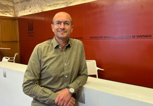 Gonzalo Muíños advirte do colapso de tráfico pola “improvisación” nas Rodas e esixe escoitar á comunidade educativa antes do inicio de curso