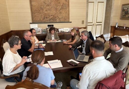 O comité de coordinación prepara medidas para a chegada do vertido ao punto de captación que abastece Santiago