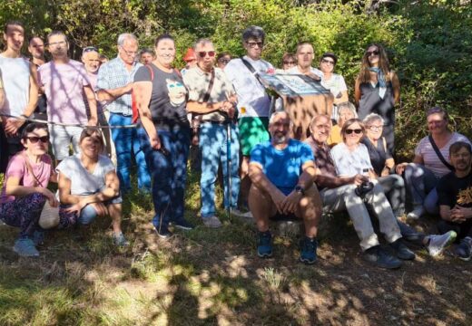 A alcaldesa de Bergondo arroupa á familia de Gerardo Gómez Lorenzo na entrega dos seus restos en Navarra
