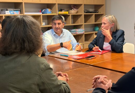 Pedro Blanco leva as #ConversasDeBarrio ao rural de Santiago “para escoitar as demandas das parroquias”