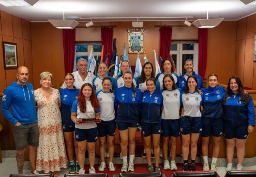 Recepción institucional ao Club de Regatas Perillo, campioas da Liga Galega de Traiñeiras
