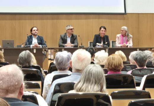 Daniel Pérez presidiu a apertura do cuarto curso da Universidade Sénior, que conta con 120 participantes