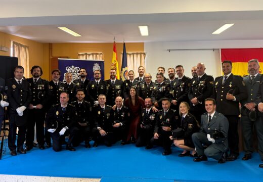 A alcaldesa de Ribeira enxalza a vocación de servizo, profesionalidade e entrega da Policía Nacional durante a celebración do Día dos Anxos Custodios