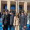 Os policías locais Luis Manuel García e Carlos María Pazos reciben os distintivos de permanencia