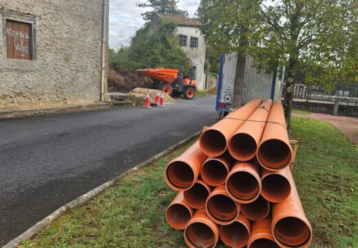 Iniciadas as obras ampliar a rede de saneamento en Fiobre