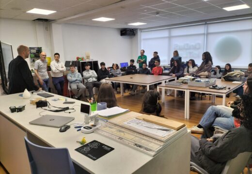 Daniel García, coordinador da Academia Joven de España, charla co alumnado do IES Monte Neme sobre a importancia da investigación na sociedade actual