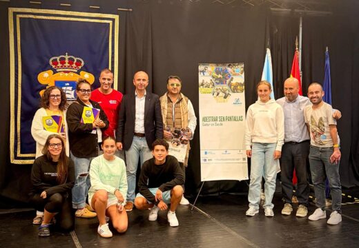 Familias e clubs deportivos de Ribeira asisten á presentación dun programa para o uso saudable da tecnoloxía