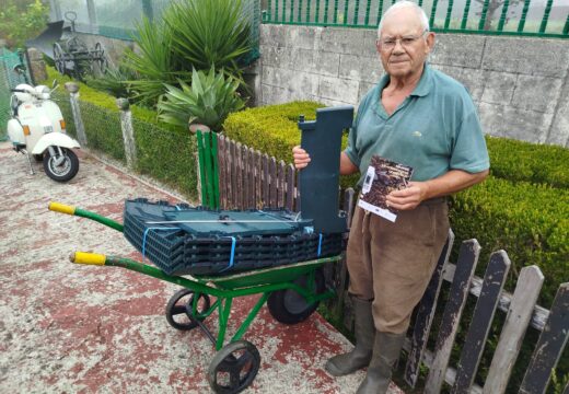 O Concello de Ribeira inicia o reparto dunha nova remesa de composteiros domésticos entre a veciñanza