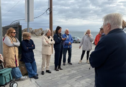 María Sampedro reúnese con residentes do Touro para radiografar melloras a acometer