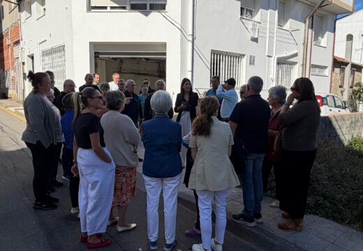 A alcaldesa de Ribeira comprométese a valorar a renovación da rede de subministro na contorna da Carroucha