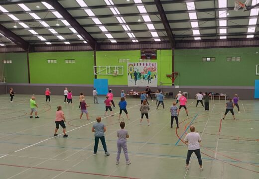 Máis de medio millar de persoas participan nos cursos do centro social de Outes