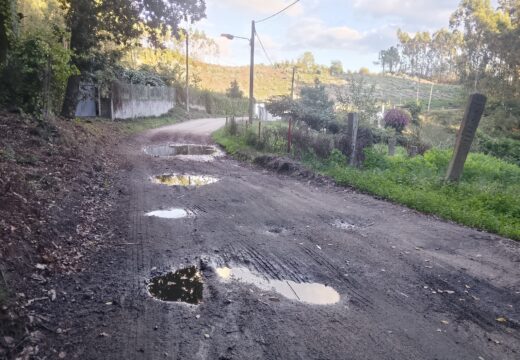 A veciñanza de Pedra Loan continúa á espera