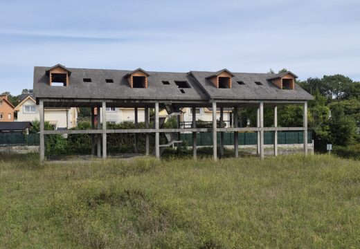 O Concello inicia o proceso para demoler un edificio inacabado en Iñás