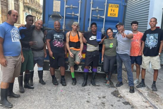 O Concello rompe unha vez máis o bloqueo contra Cuba que recibe un novo contedor con material escolar e sanitario
